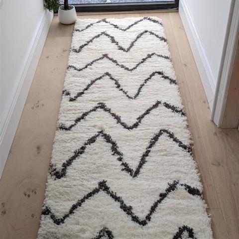 Ivory Chevron 4cm Shaggy Rugs - Ivory / 240cm