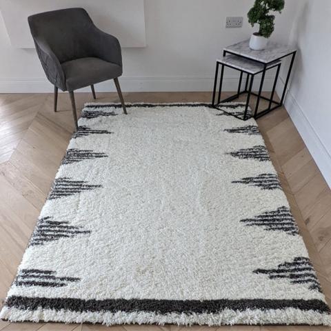 Ivory Thick 4cm Tribal Shaggy Rug - Ivory / 170cm