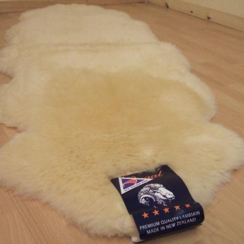 SHEEPSKIN RUGS - NEW ZEALAND QUALITY CREAM