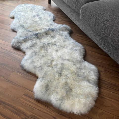 SHEEPSKIN RUGS - NEW ZEALAND QUALITY WOLF TIP